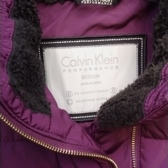 Calvin Klein Women's Puffer Vest Jacket Plum, Size Medium - Picture 3 of 11